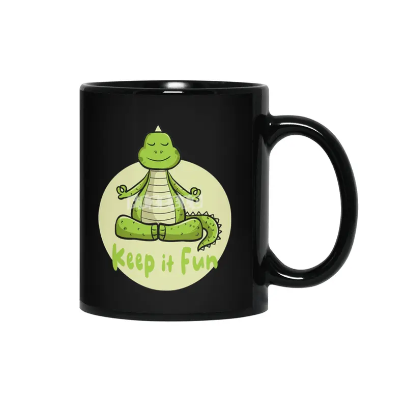 Keep it fun Kawaii green crocodile practicing yoga Siyah Kupa