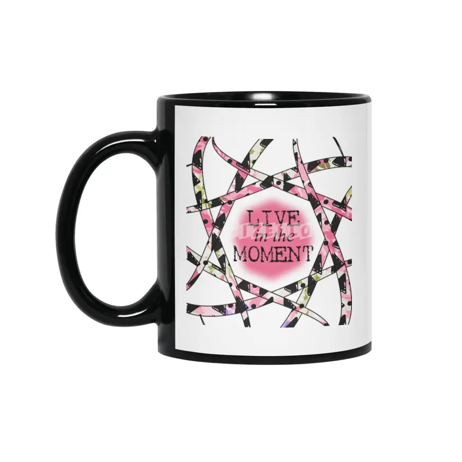 Live in the Moment - colorful ribbon design Siyah Kupa