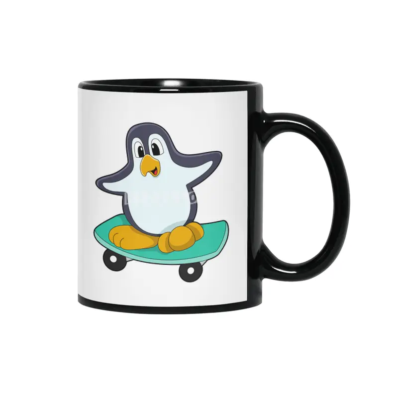 Penguin as Skater on Skateboard Siyah Kupa