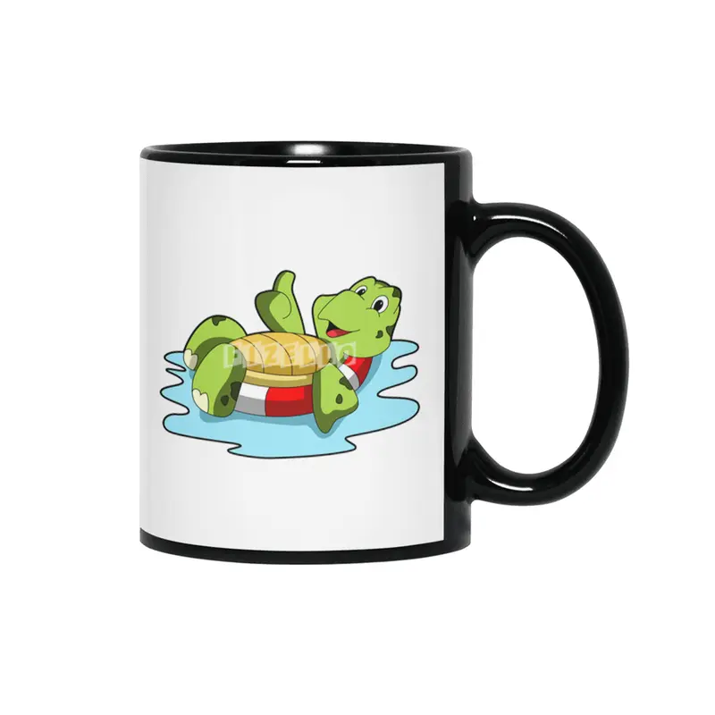 Turtle at Swimming in Water Siyah Kupa