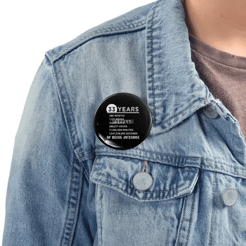 33rd Birthday Gifts 33 Years Old of Being Awesome Rozet