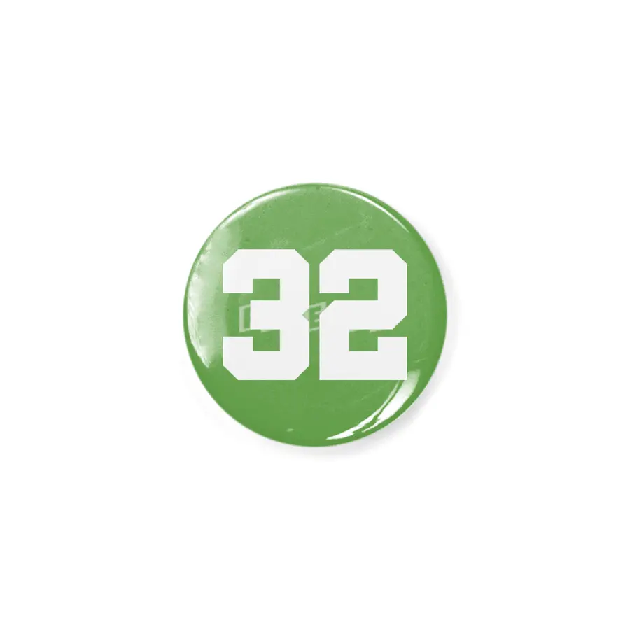 White Number 32 Rozet