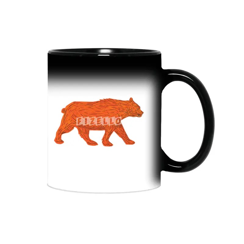 American Black Bear Walking Side Retro Sihirli Kupa