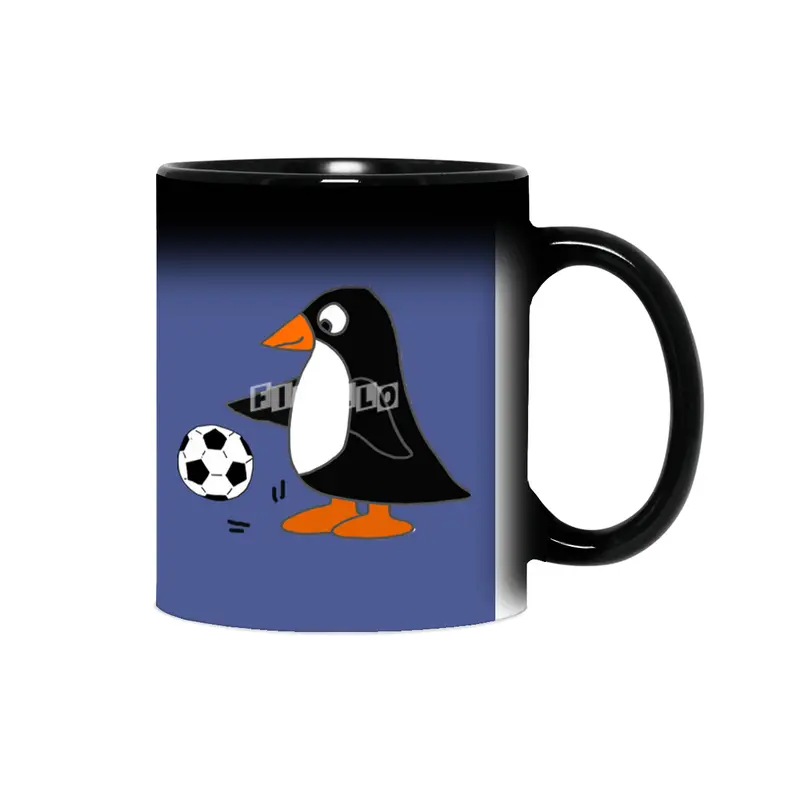 Funny Penguin Playing Soccer Sports Cartoon Sihirli Kupa