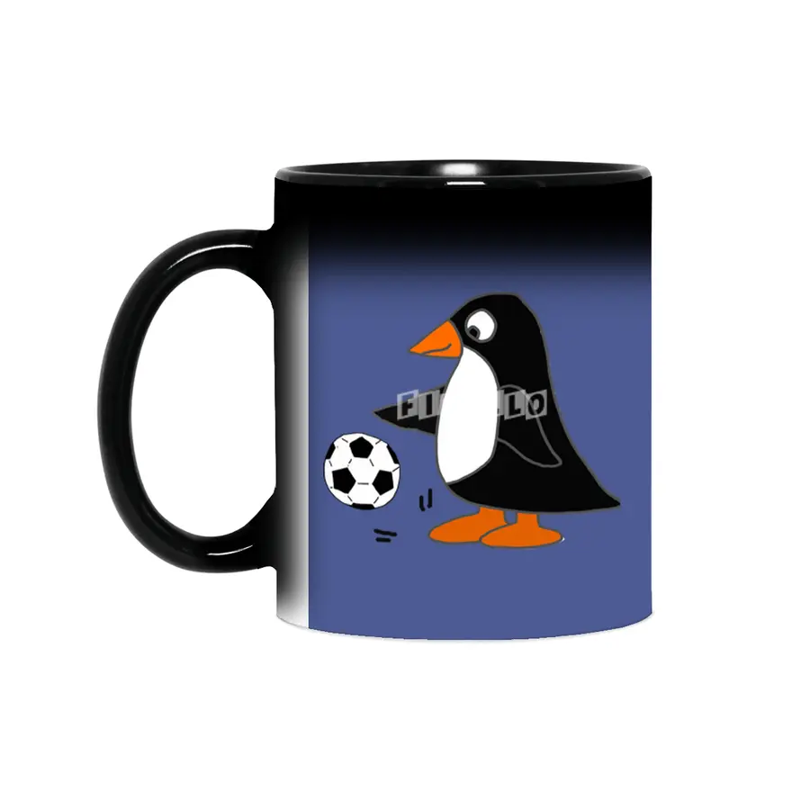 Funny Penguin Playing Soccer Sports Cartoon Sihirli Kupa