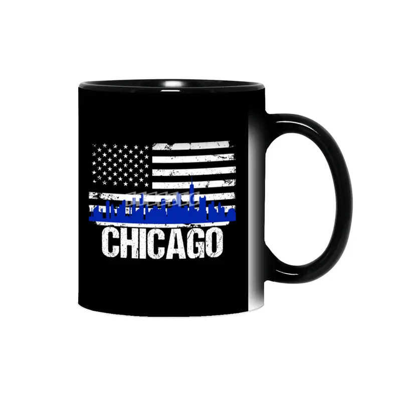 Chicago Skyline Silhouette on Distressed American Flag Sihirli Kupa