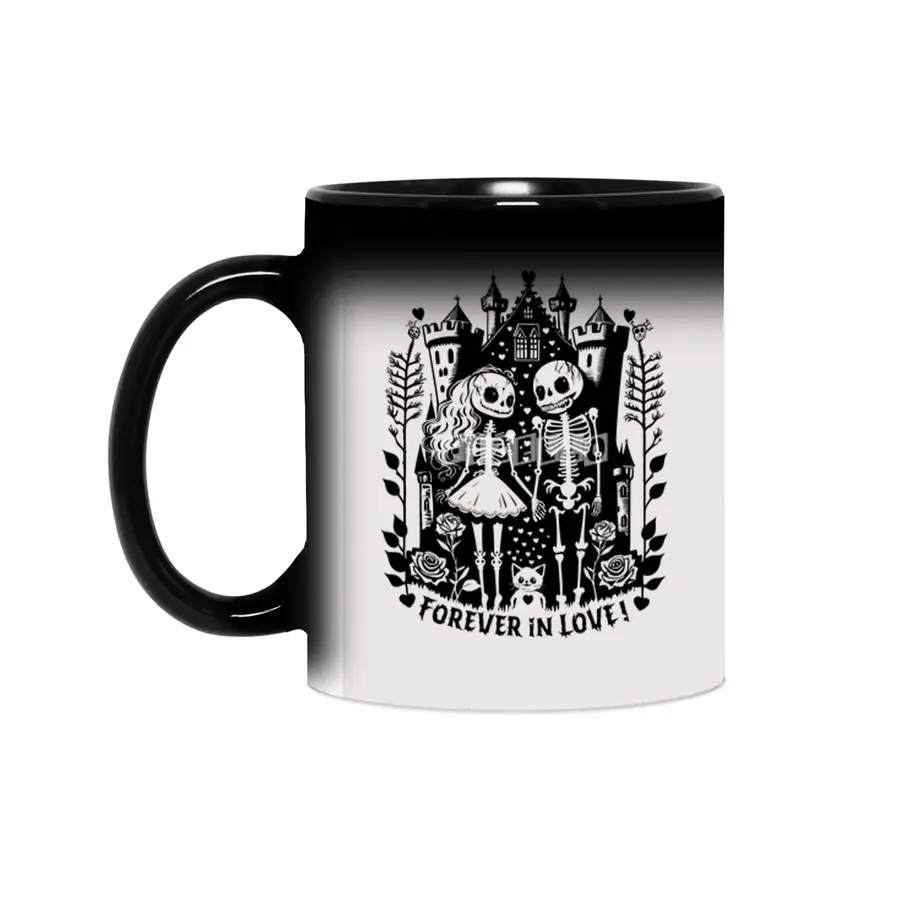 Forever in Love - creepy Bride and groom Skeleton in front of a Castle, Roses, cute Cat and Hearts Sihirli Kupa