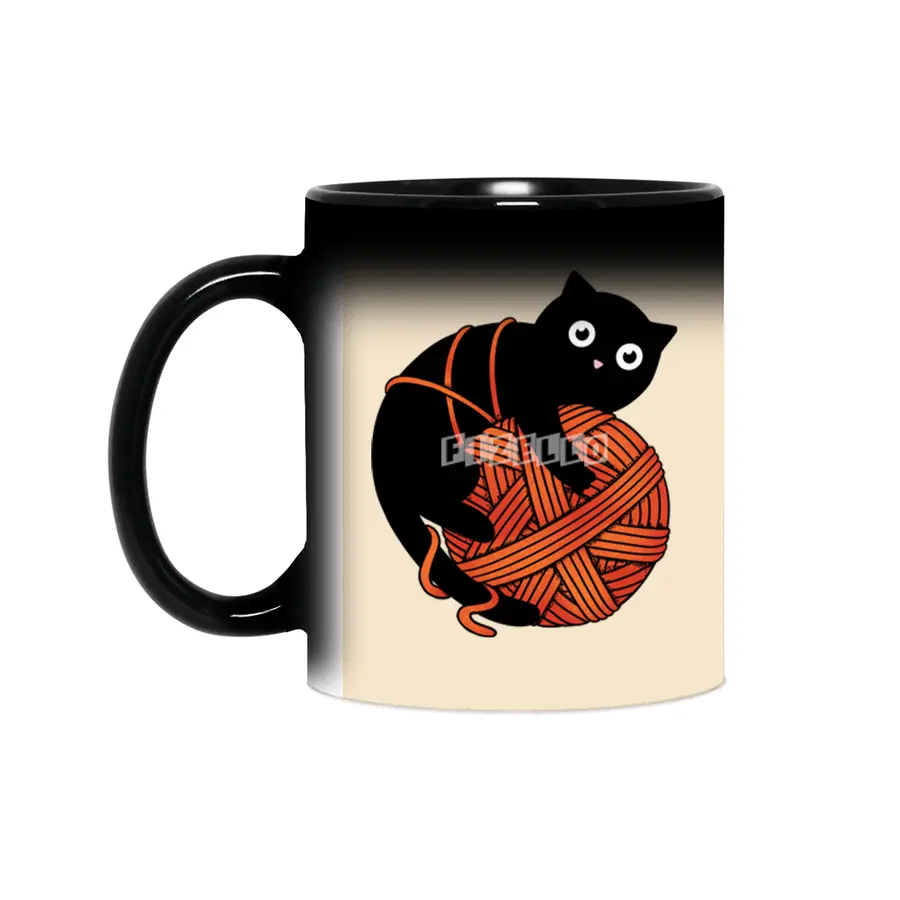 Cat and yarn ball Sihirli Kupa