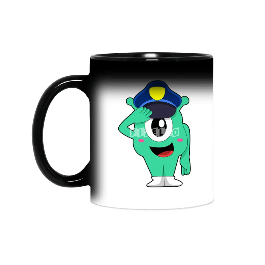 Alien as Police officer with Police hat Sihirli Kupa