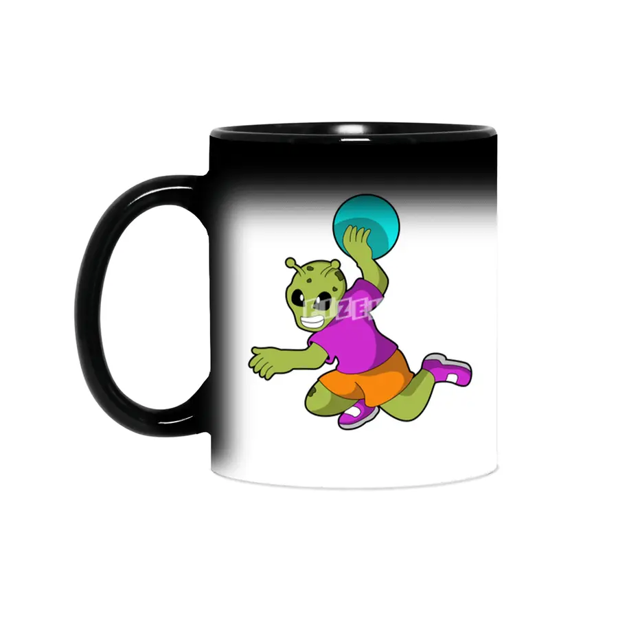 Alien at Handball player with Handball Sihirli Kupa