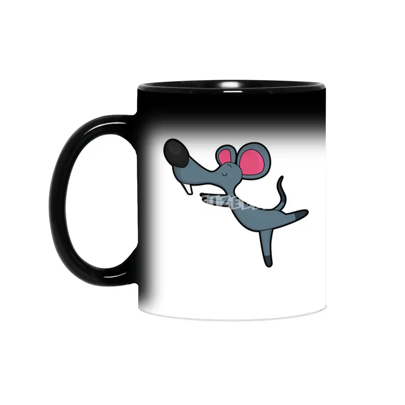 Mouse at Yoga Stretching exercise Sihirli Kupa