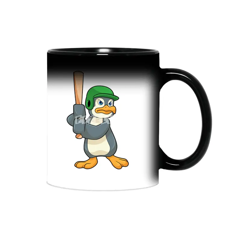Penguin at Baseball with Baseball bat & Helmet Sihirli Kupa