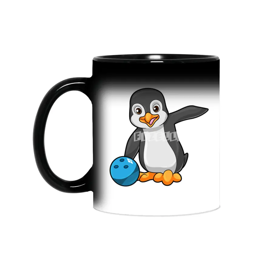 Penguin at Bowling with Bowling ball Sihirli Kupa