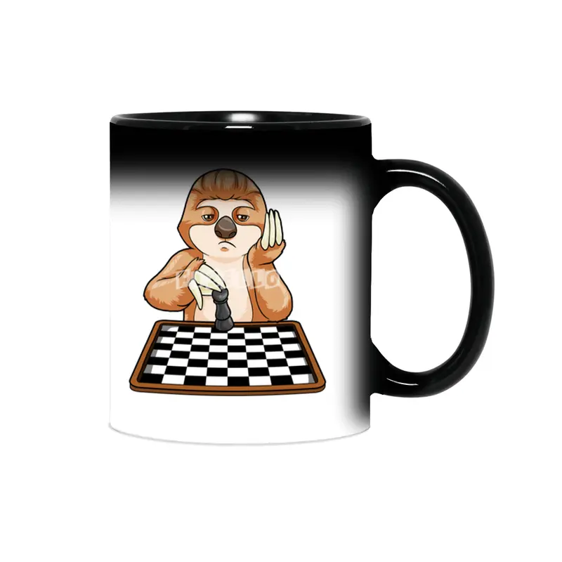 Sloth at Chess with Chess board Sihirli Kupa