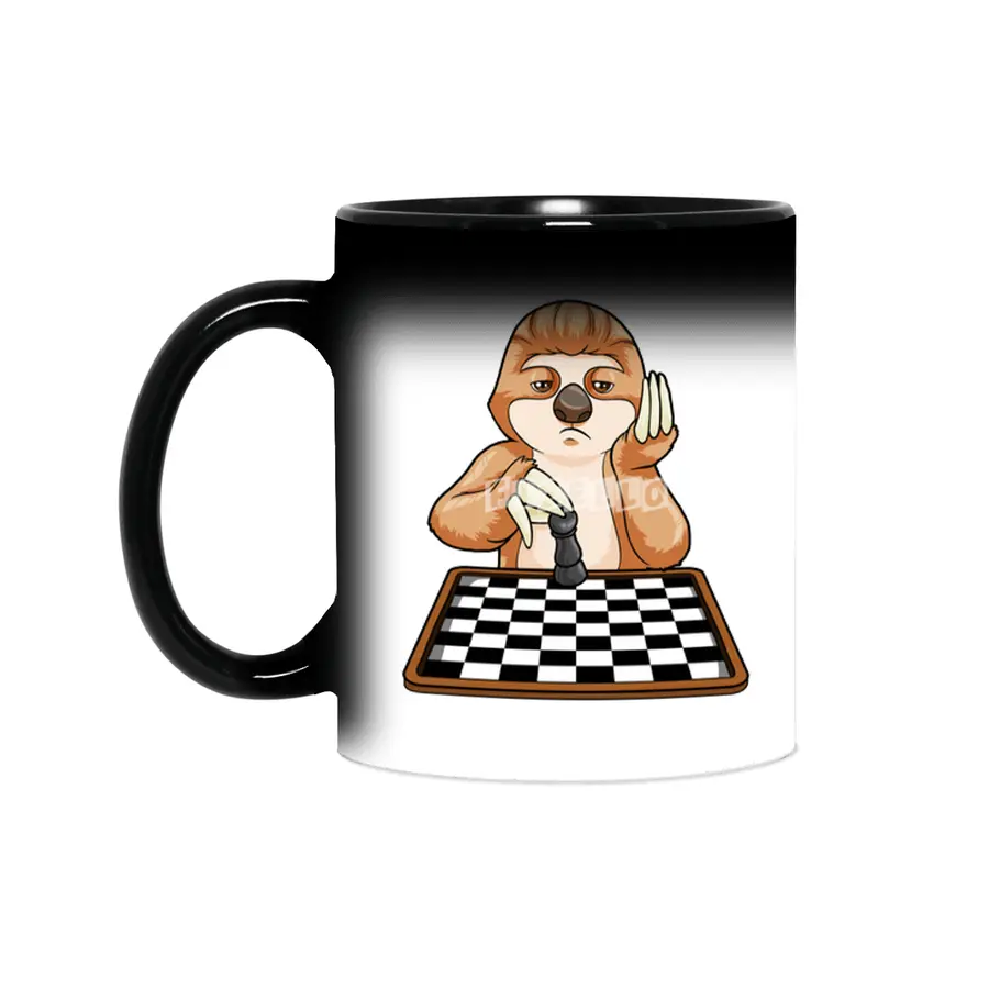 Sloth at Chess with Chess board Sihirli Kupa