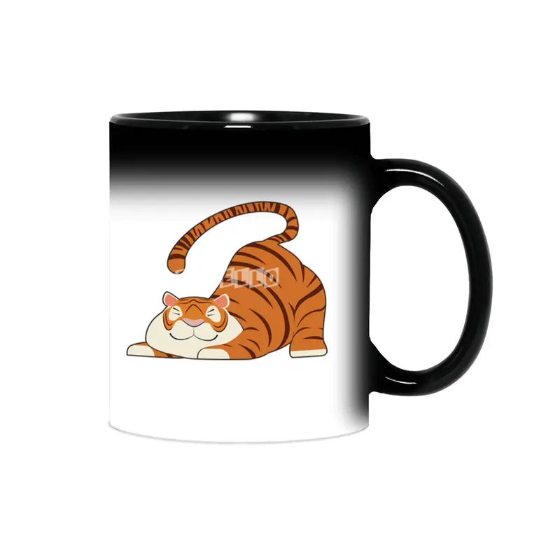 Tiger at Yoga Stretching Exercises Sihirli Kupa