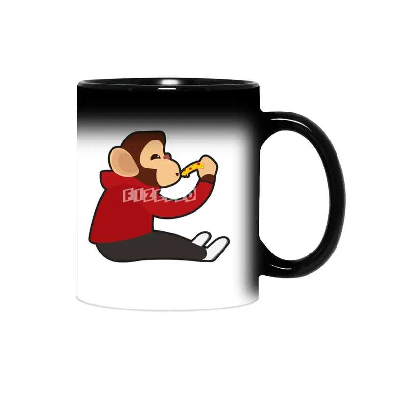 Monkey with Piece of Pizza Sihirli Kupa