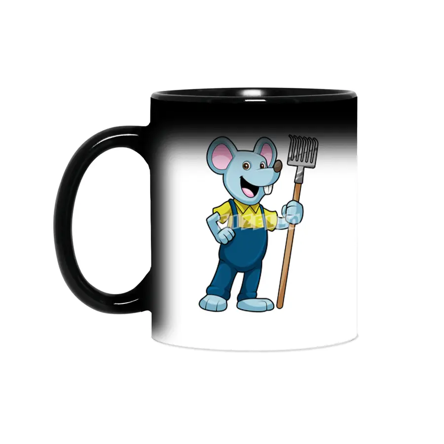 Mouse as Farmer with Rake Sihirli Kupa