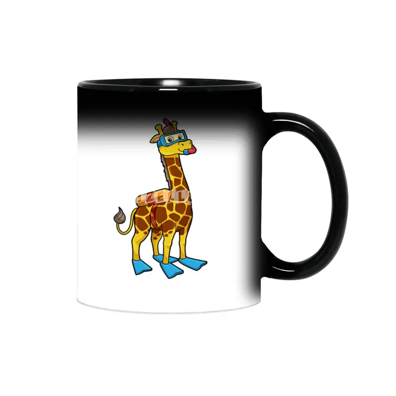 Giraffe as Diver with Swimming goggles & Flippers Sihirli Kupa