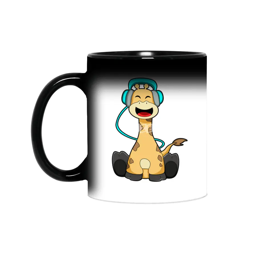 Giraffe at Music with Headphone Sihirli Kupa
