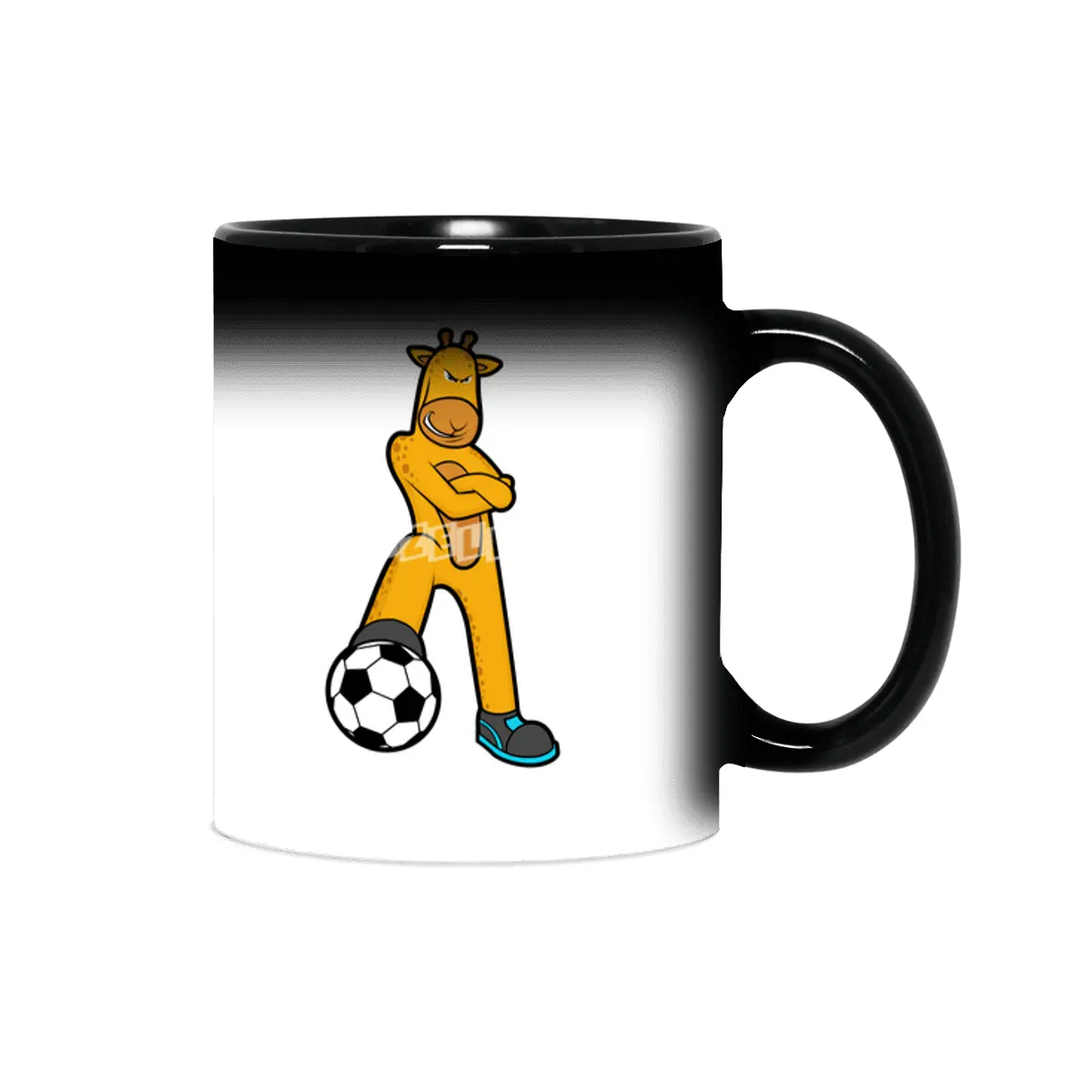 Giraffe at Sports with Soccer ball Sihirli Kupa