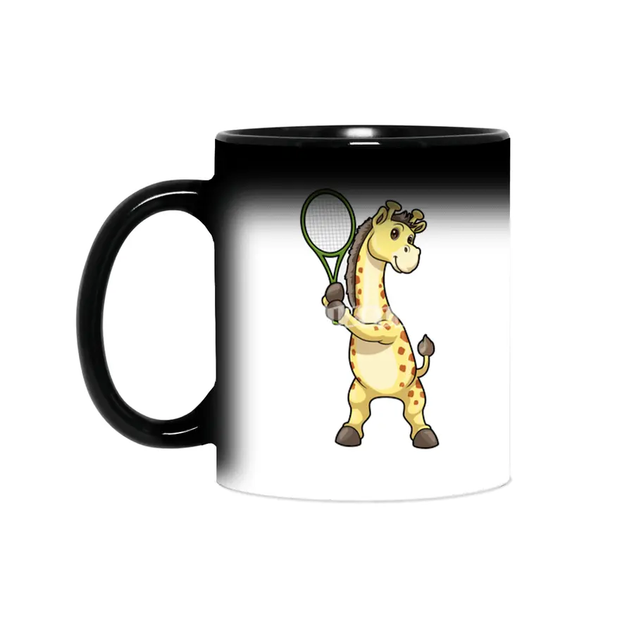Giraffe at Tennis with Tennis racket Sihirli Kupa
