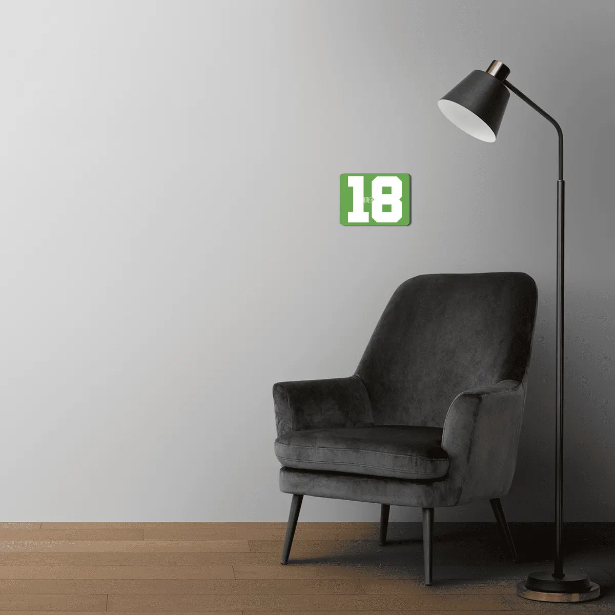 White Number 18 MDF Tablo
