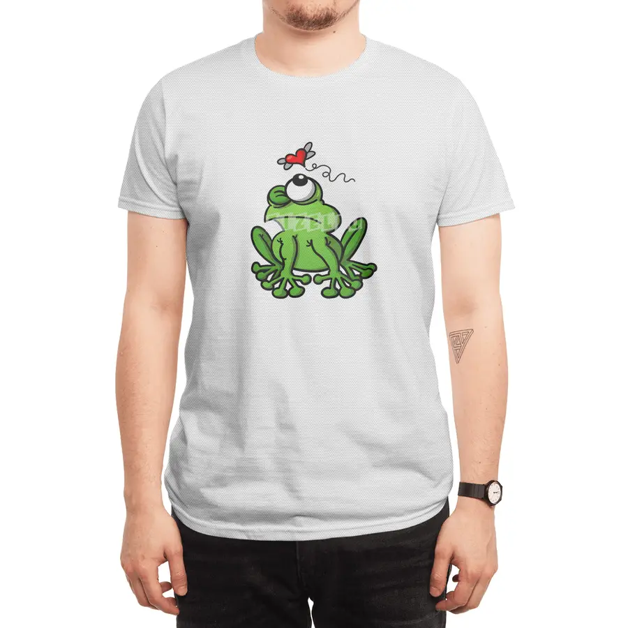 Green frog chasing the mosquito of love Spor T-Shirt