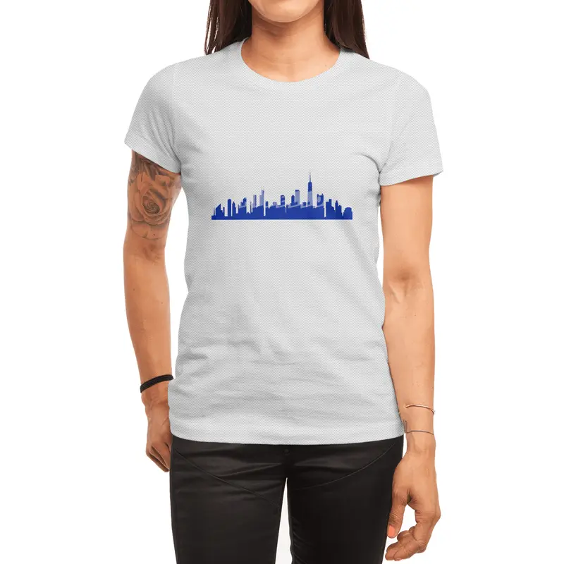 Chicago Skyline Silhouette on Distressed American Flag Spor T-Shirt