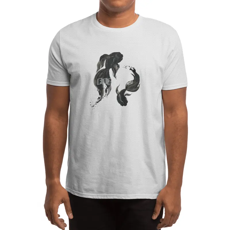 Koi fishes in Japanese painting style. Spor T-Shirt