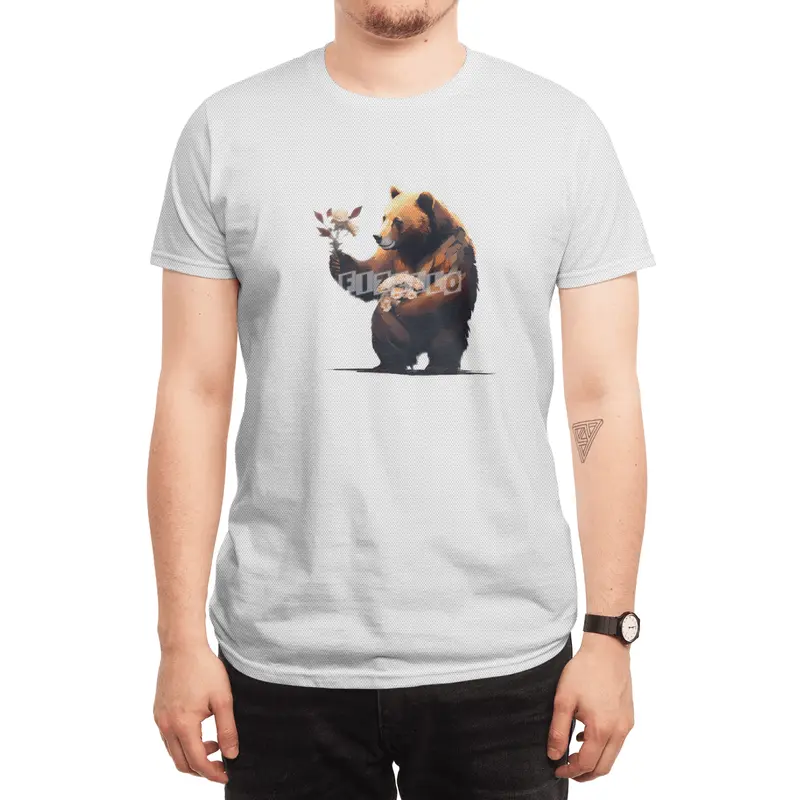 bear holds flowers Spor T-Shirt