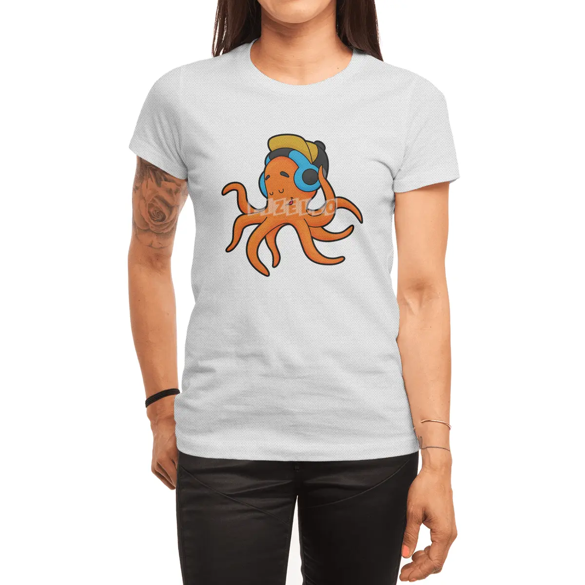 Octopus at Music with Headphone Spor T-Shirt