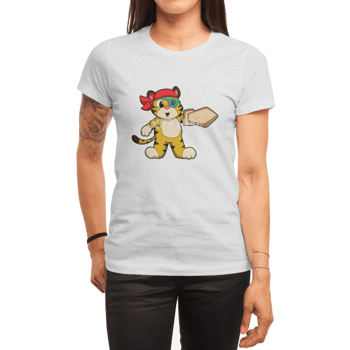 Tiger as Pirate with Eye patch & Sword Spor T-Shirt
