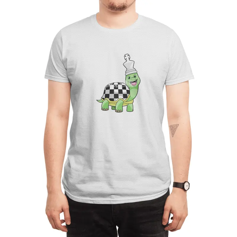 Turtle at Chess with Chess board & King Spor T-Shirt