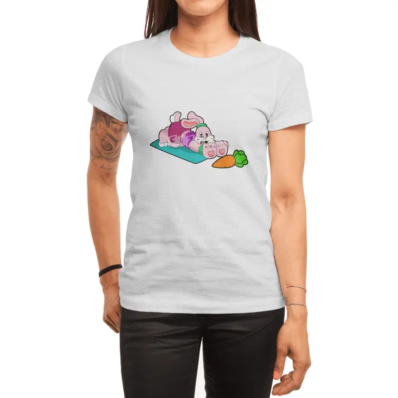 Rabbit with Carrot at Yoga on Yoga mat Spor T-Shirt