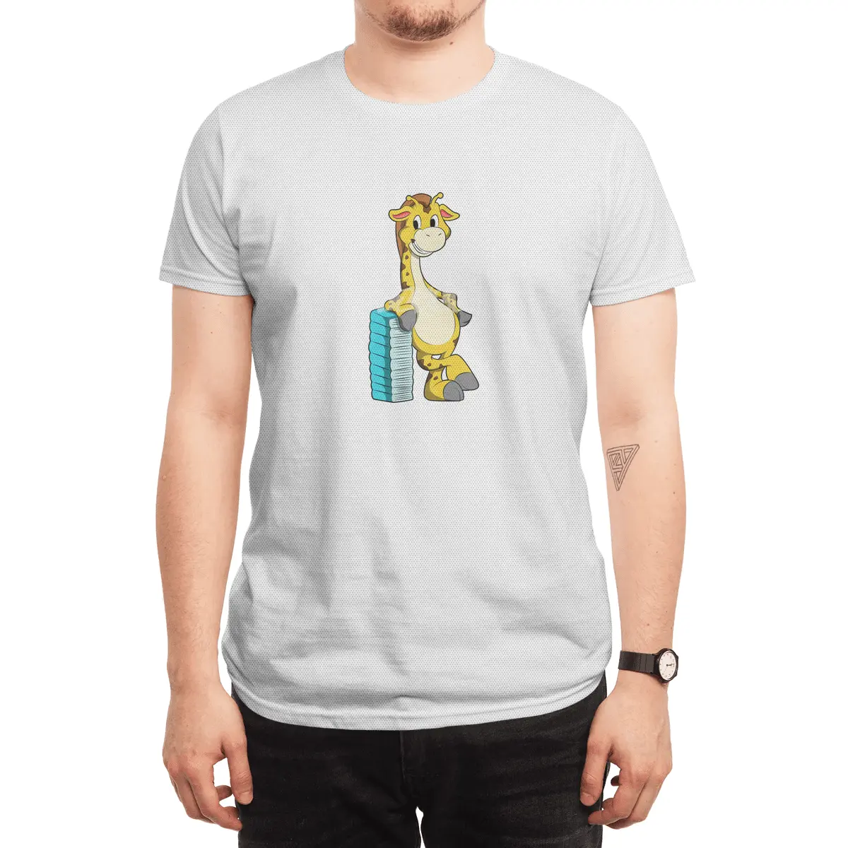 Giraffe with Stack of Books Spor T-Shirt