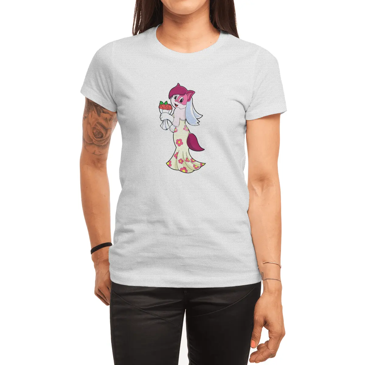 Cat with Wedding dress & Bunch of Flower Spor T-Shirt