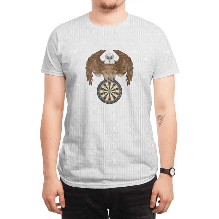 Eagle at Darts with Dartboard Spor T-Shirt
