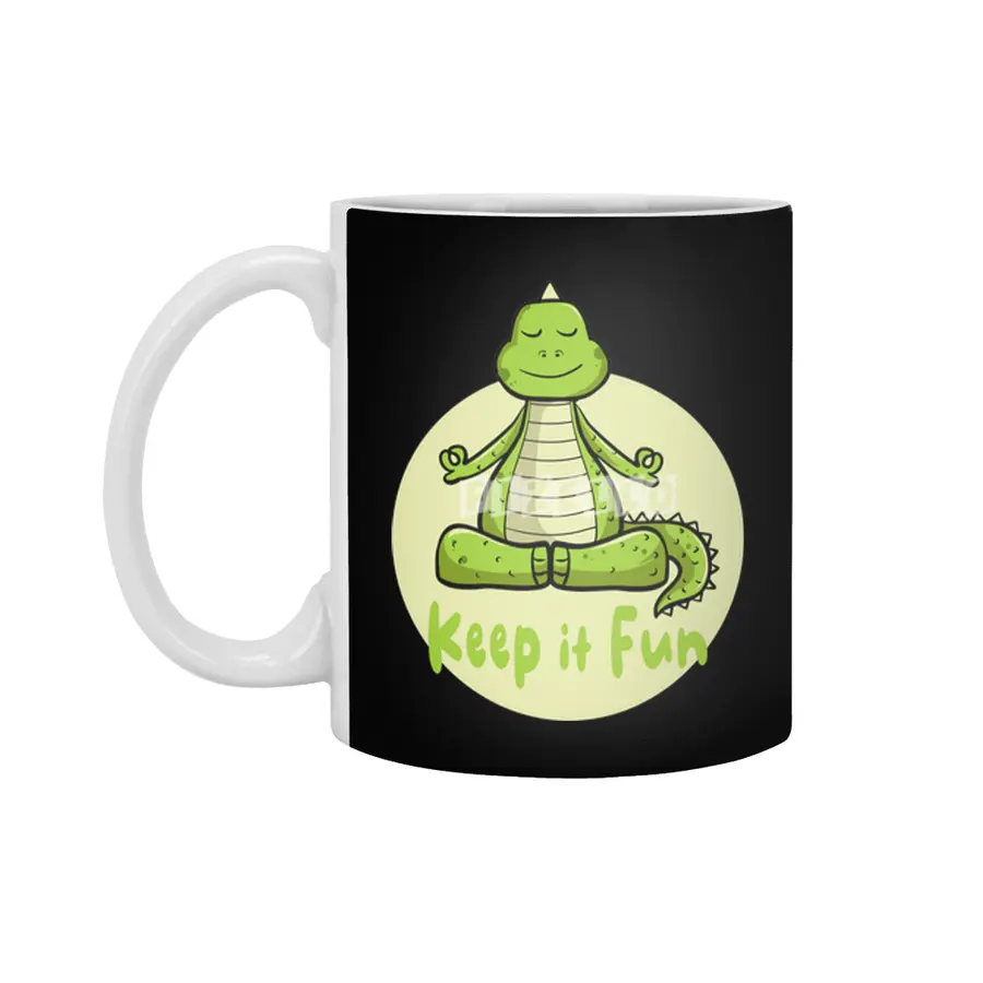 Keep it fun Kawaii green crocodile practicing yoga Beyaz Kupa