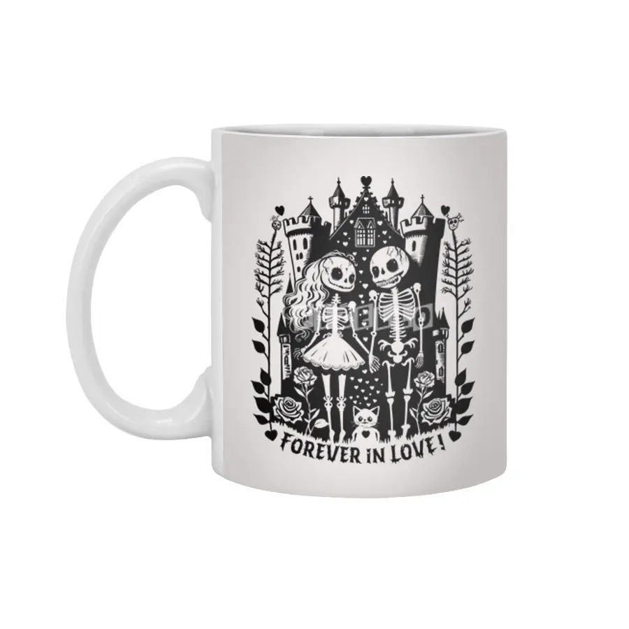 Forever in Love - creepy Bride and groom Skeleton in front of a Castle, Roses, cute Cat and Hearts Beyaz Kupa